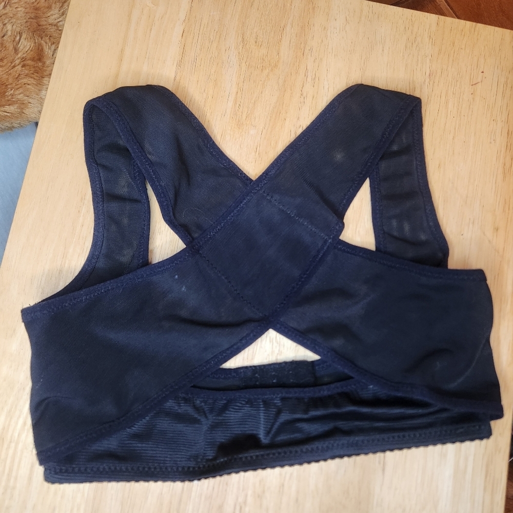 GMAYOO solid black tight mesh knit x strap bra size medium